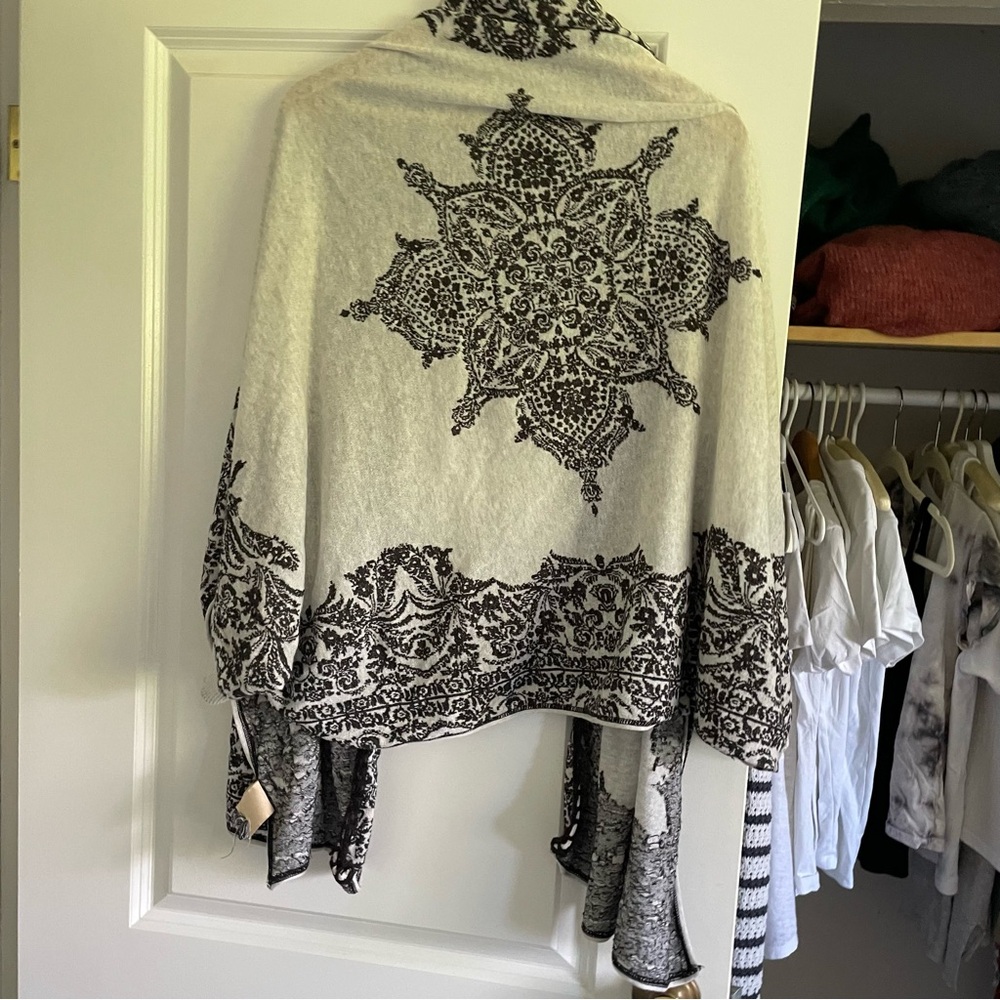 Anthro Black and White Patterned shawl